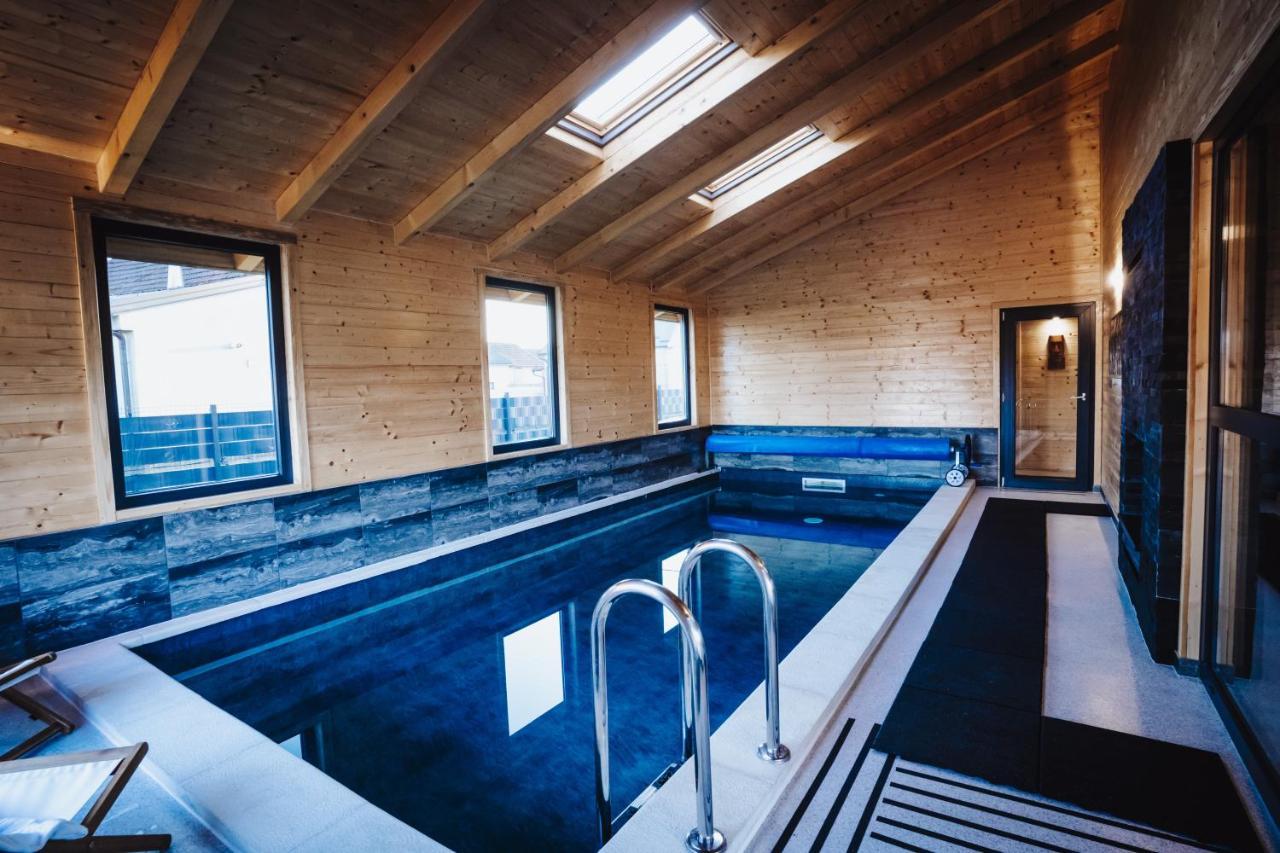 Holiday Home Nightswim Inn Vrbovec Exterior foto
